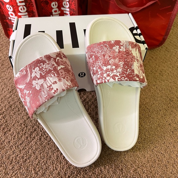 Lululemon restfeel slide - Picture 4 of 5